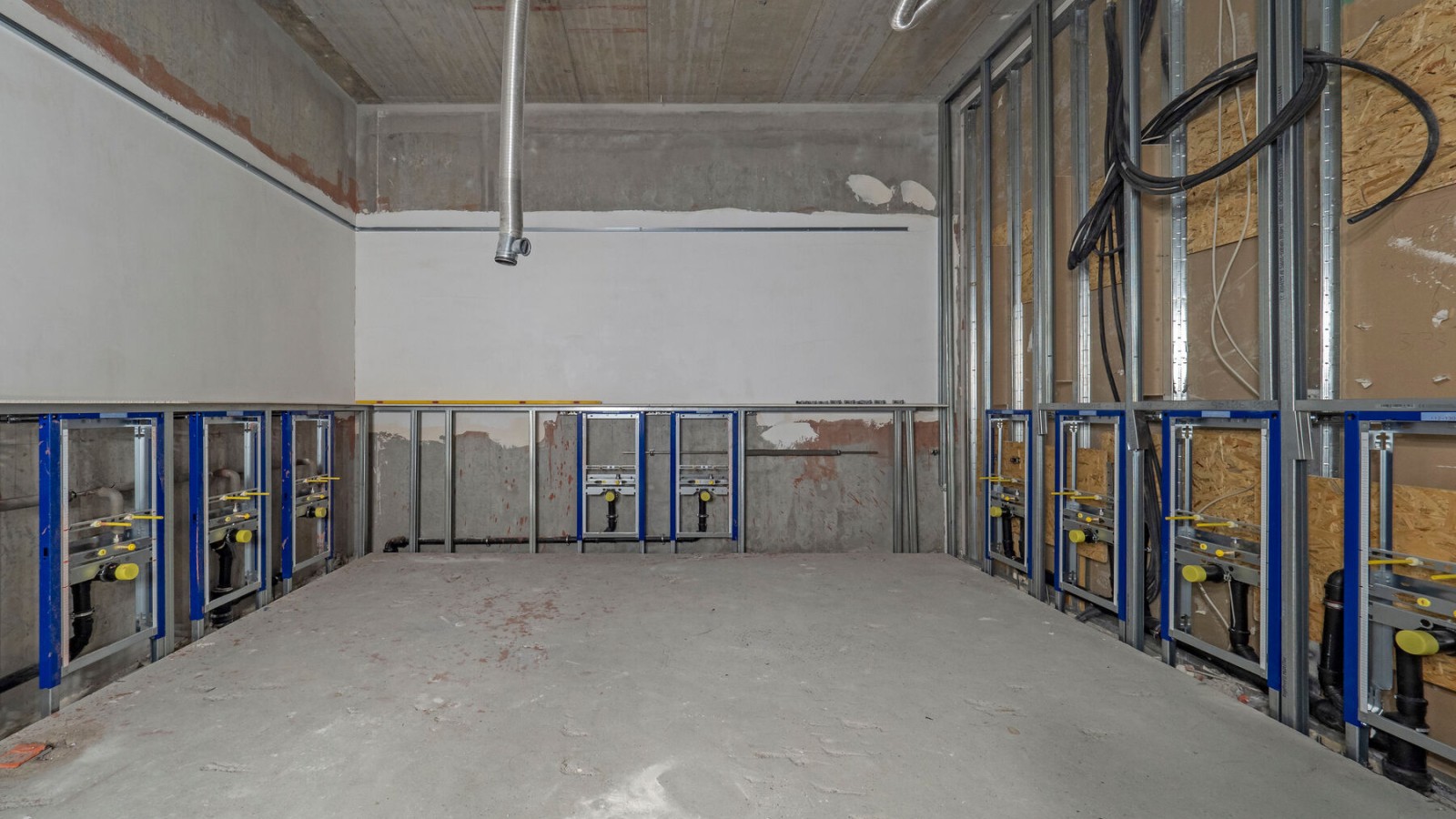 Sanitäranlage der Halle 12 im Rohbau