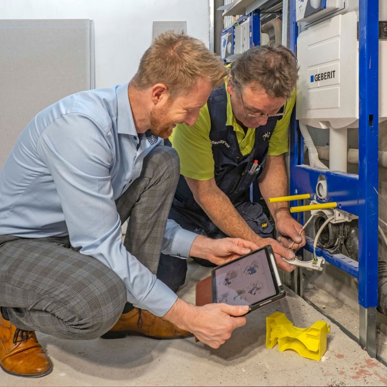 Installation der Geberit Power & Connect Box