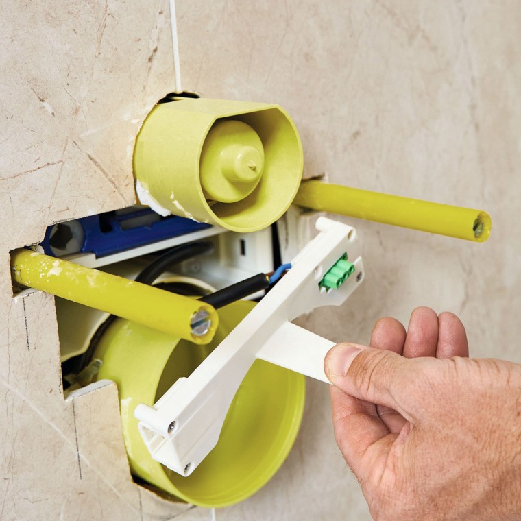 Alternativ: Montage des Zwischenbodens in die Power & Connect Box durch den Elektriker nach der Beplankung