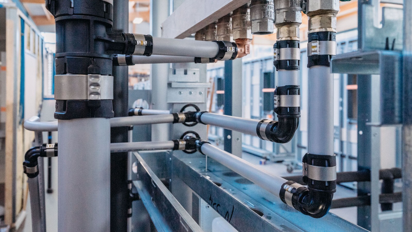 Mit der Verpressung fällt der Pressindikator ab, somit sind verpresste Verbindungen gut sichtbar