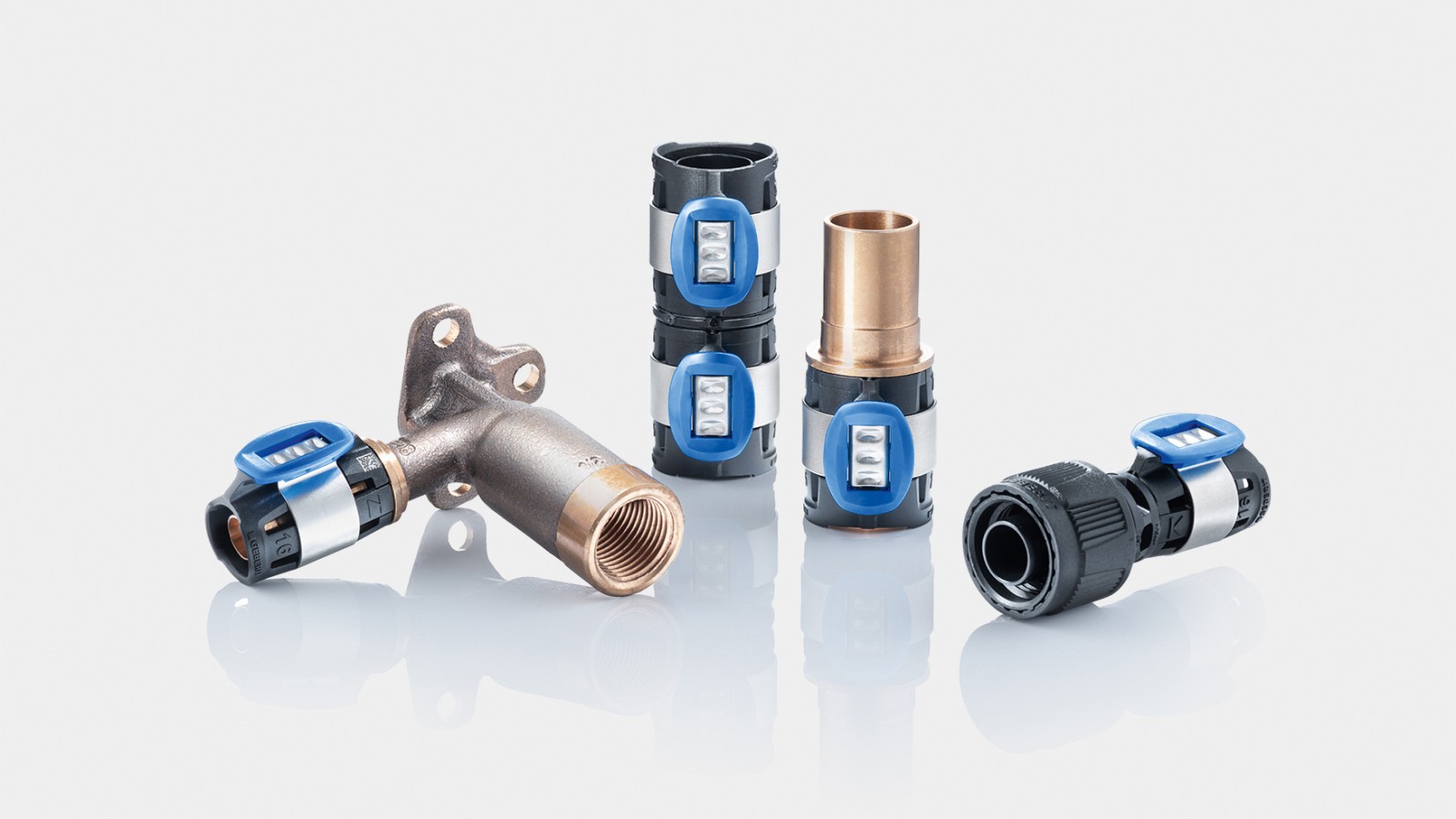 Umfangreiches FlowFit Sortiment an Fittings aus PPSU, bleifreiem Rotguss und bleifreier Siliziumbronze