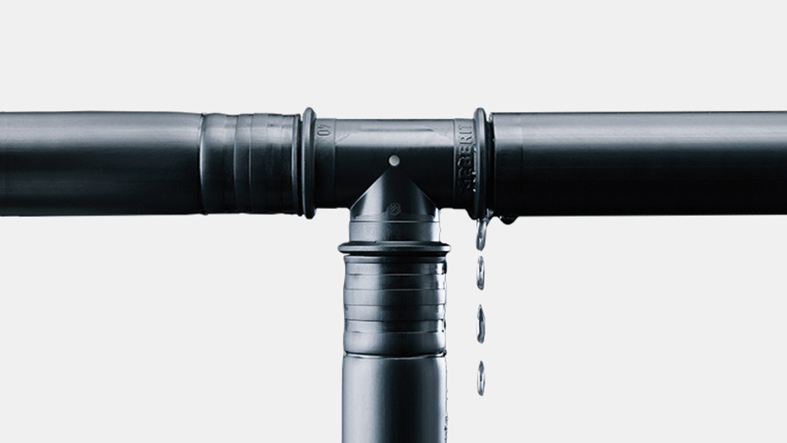 Nicht verpresste Geberit Mepla Fittings sind bei der Druckprüfung deutlich zu erkennen