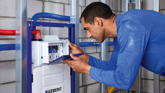 Ein im Geberit Duofix System installierter Geberit Unterputzspülkasten mit HS30 Hygienespülung Ein im Geberit Duofix System installierter Geberit Unterputzspülkasten mit HS30 Hygienespülung