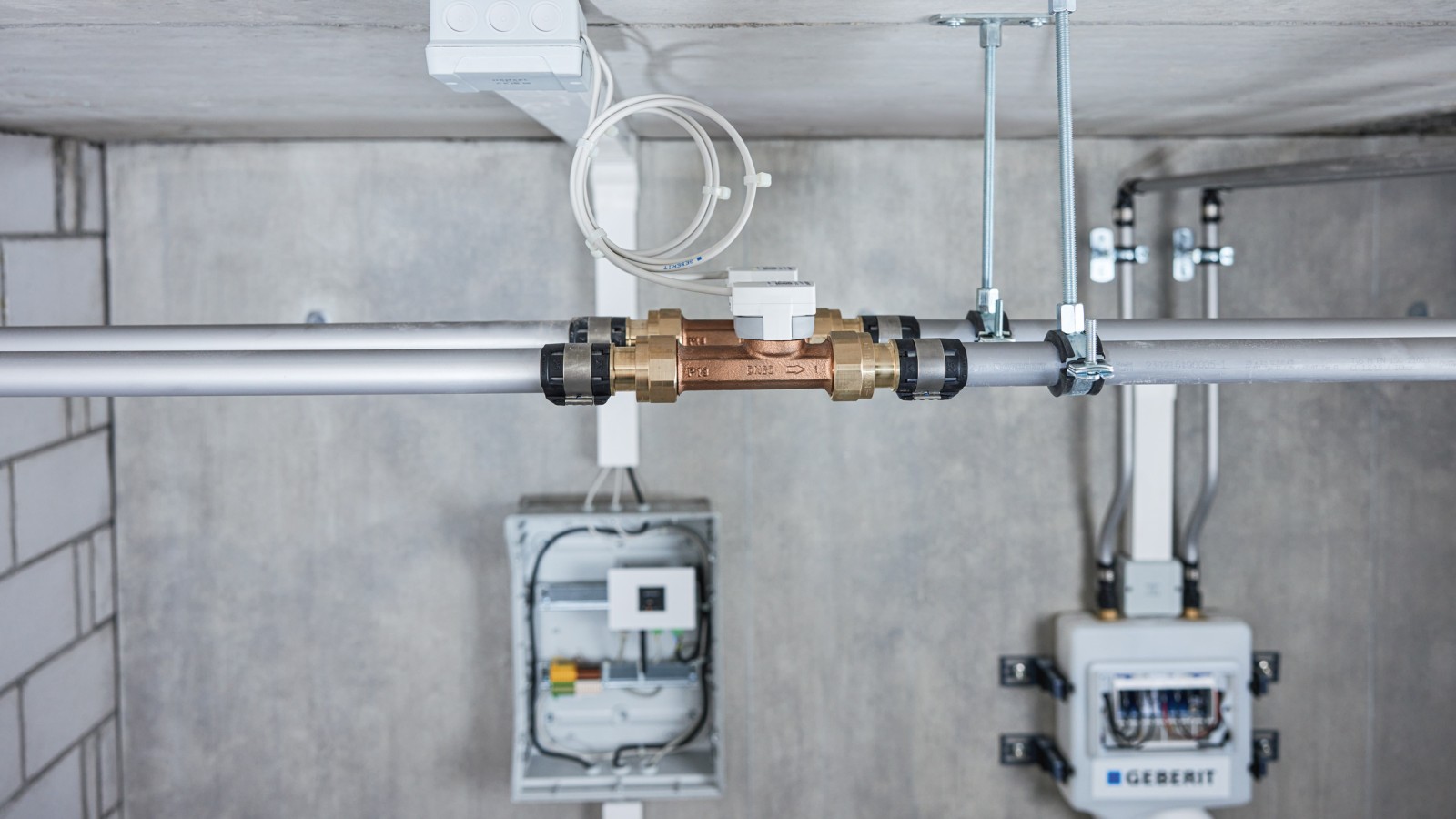 Die Geberit Sensoren für GEBUS werden direkt an das Gateway angeschlossen