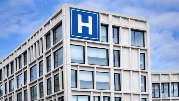 Einsatz von Geberit Connect zum Erhalt der Trinkwasserhygiene in Krankenhäusern sowie sonstigen Heil- und Pflegeeinrichtungen (© 2023 Spiroview Inc/Shutterstock)