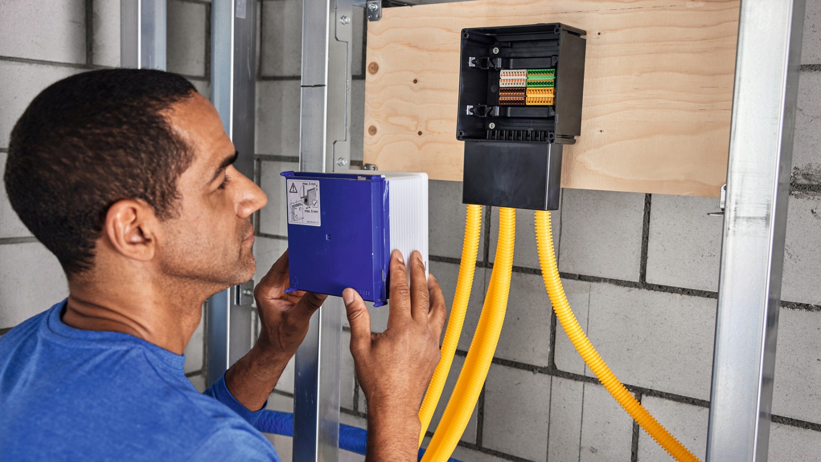 Installation des Geberit Gateways in den Installationssystemen