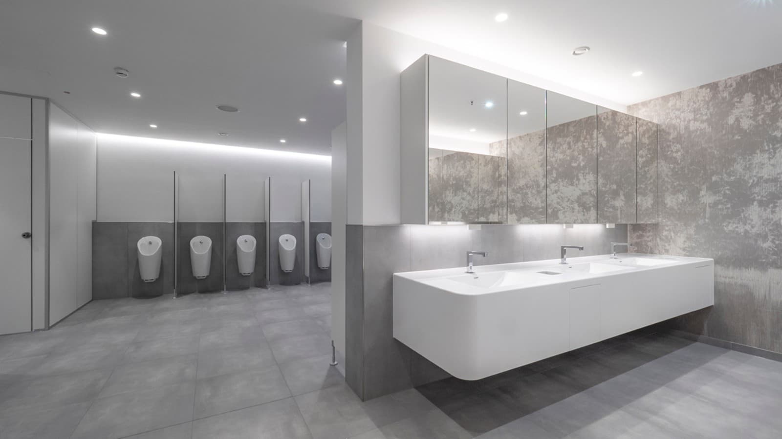 Die Sanitärräume mit Geberit Produkten erfüllt die hohen Anforderungen der Messe in Nürnberg und sind für große heterogene Besuchergruppen geeignet. Die Sanitärräume mit Geberit Produkten erfüllt die hohen Anforderungen der Messe in Nürnberg und sind für große heterogene Besuchergruppen geeignet.