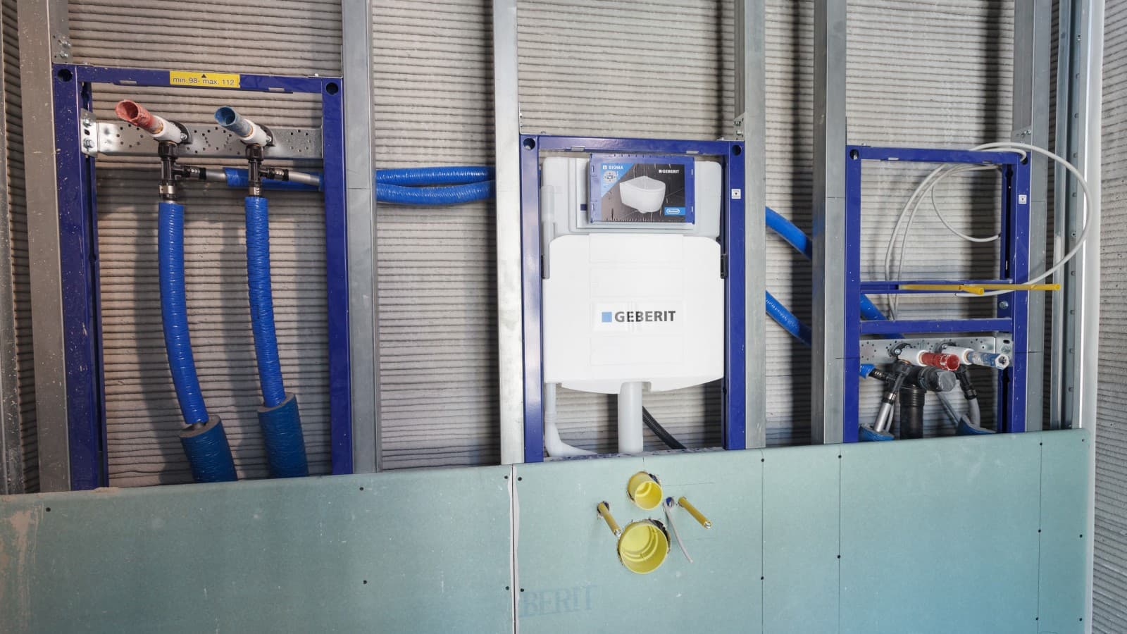 Geberit Duofix System, bestehend aus Systemschienen und Systemständern Geberit Duofix System, bestehend aus Systemschienen und Systemständern