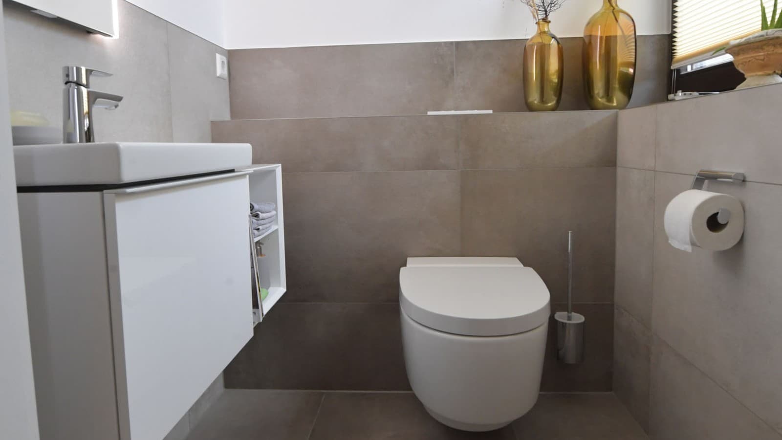Neu gestaltetes Gästebad mit Geberit AquaClean Mera Classic und Badserie Geberit iCon Neu gestaltetes Gästebad mit Geberit AquaClean Mera Classic und Badserie Geberit iCon