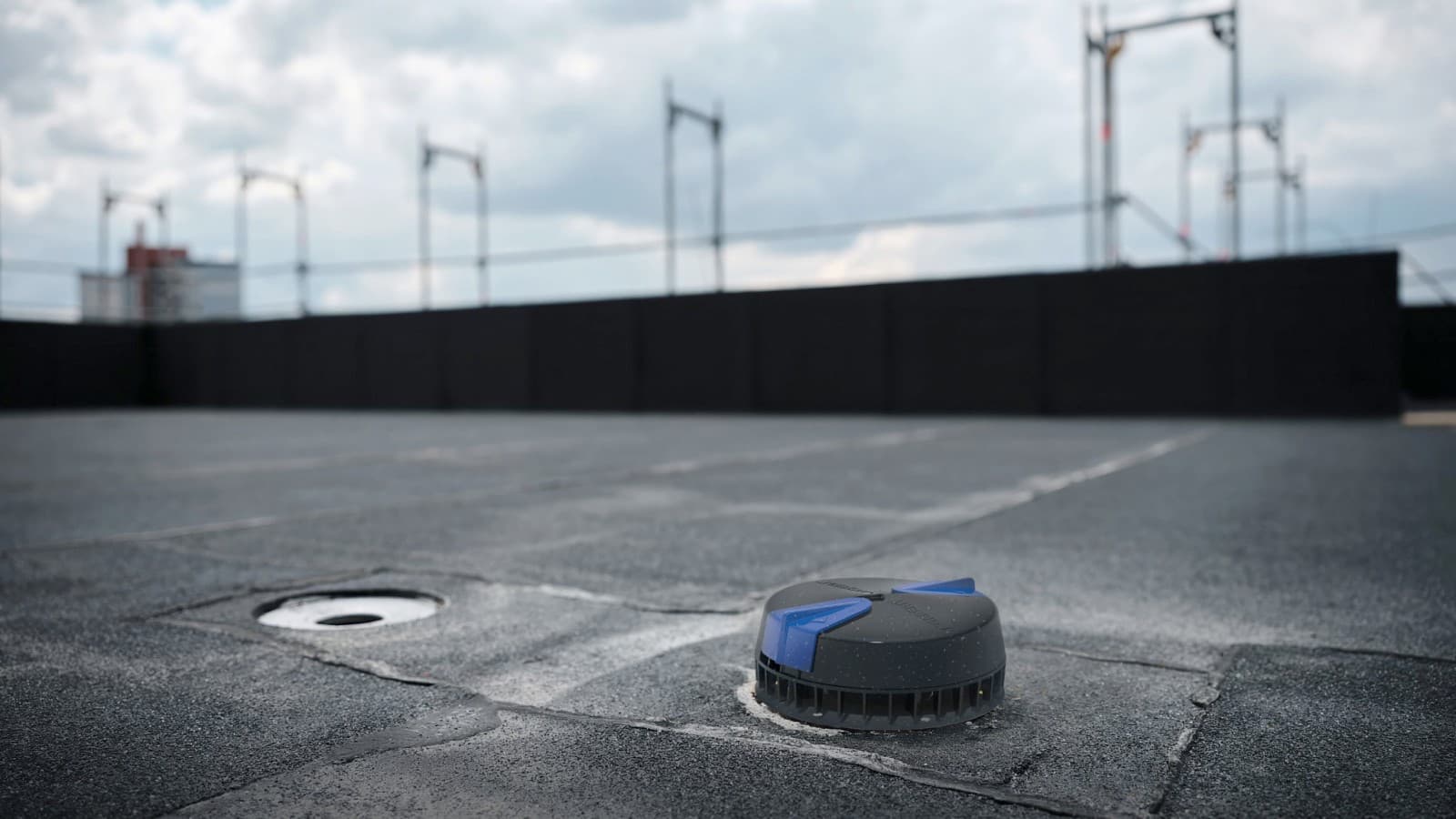 Unterdruck-Dachentwässerung Geberit Pluvia verbaut im Logistikzentrum AMF. Unterdruck-Dachentwässerung Geberit Pluvia verbaut im Logistikzentrum AMF.