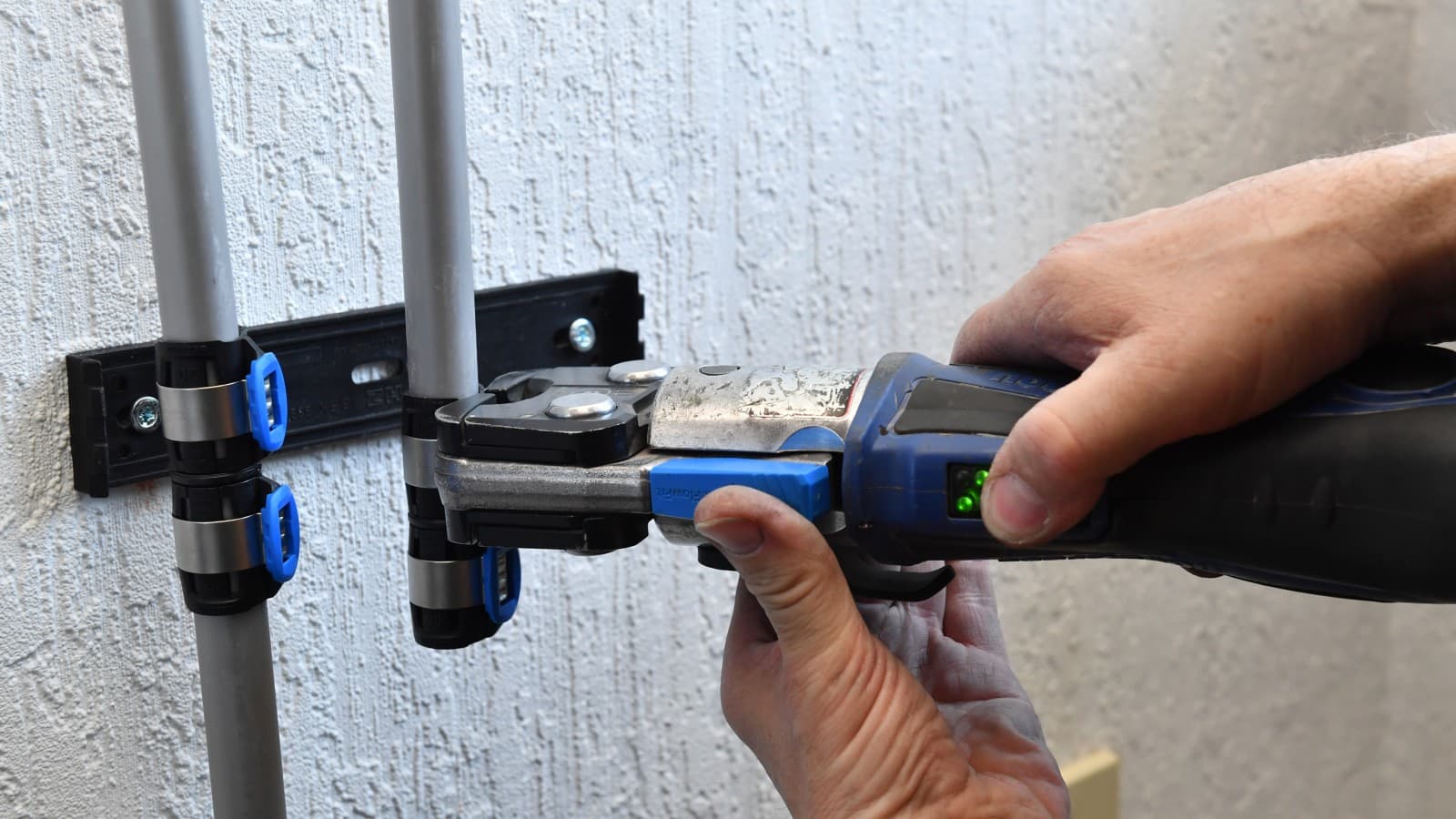 Lateralverpressung von einem Geberit FlowFit Fitting Lateralverpressung von einem Geberit FlowFit Fitting