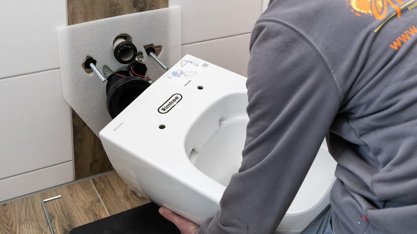 Anbringung Geberit Smyle Square WC durch Sanitärfachmann Anbringung Geberit Smyle Square WC durch Sanitärfachmann
