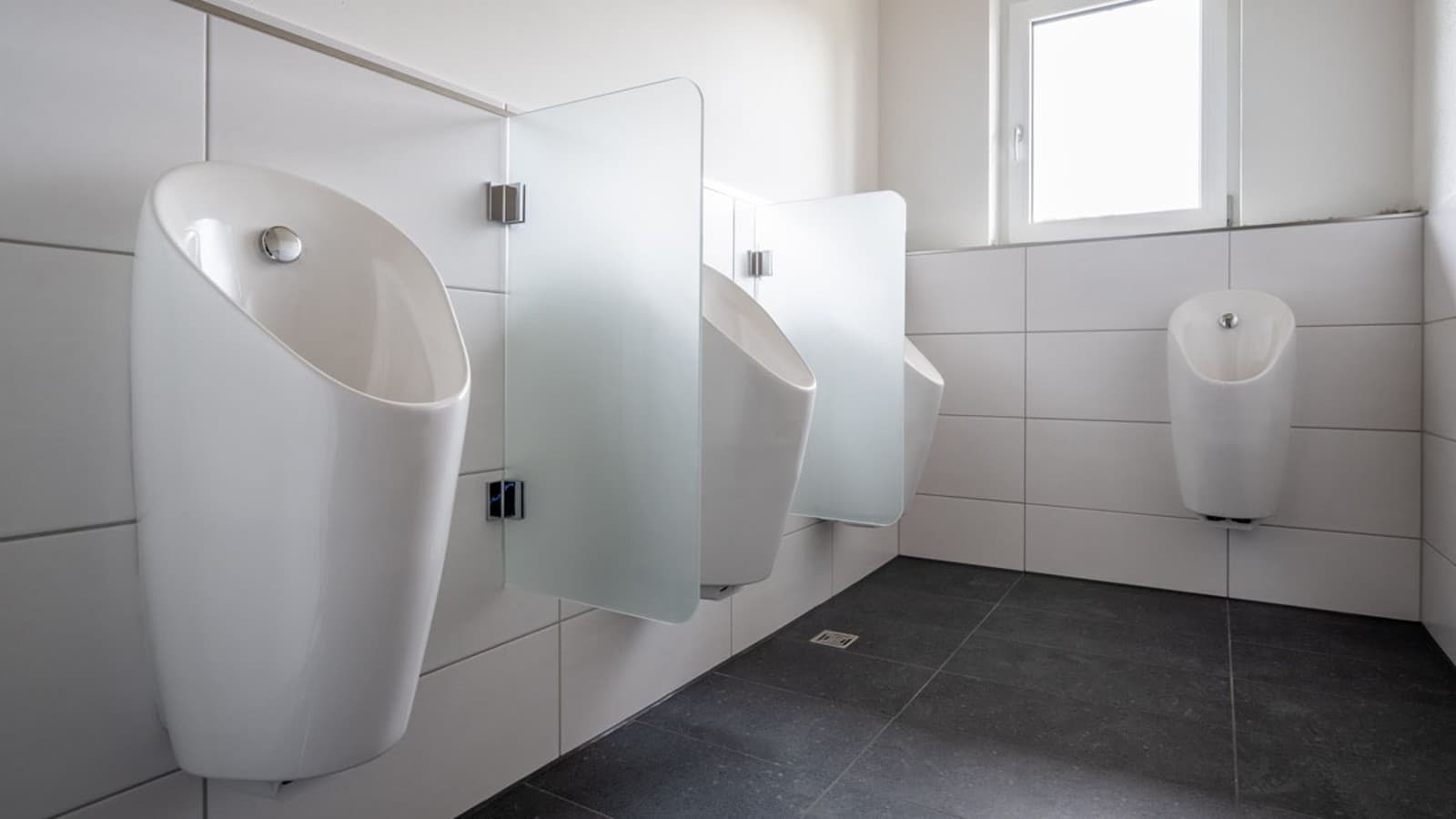 Gemeinschaftsbäder mit Urinalen Geberit Preda Gemeinschaftsbäder mit Urinalen Geberit Preda