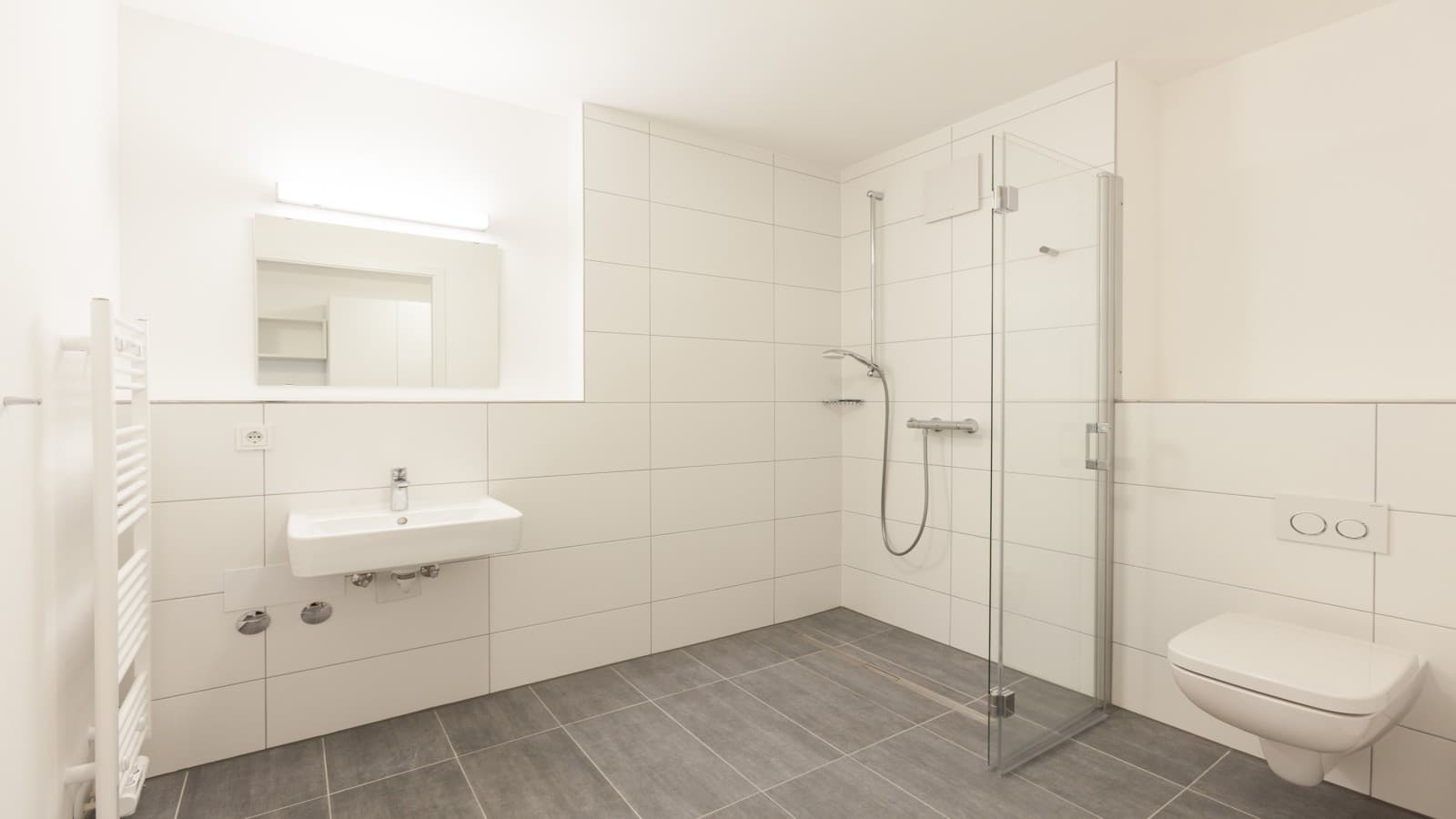 Barrierefreien Bäder im Cubus130 in Frankfurt am Main Barrierefreien Bäder im Cubus130 in Frankfurt am Main