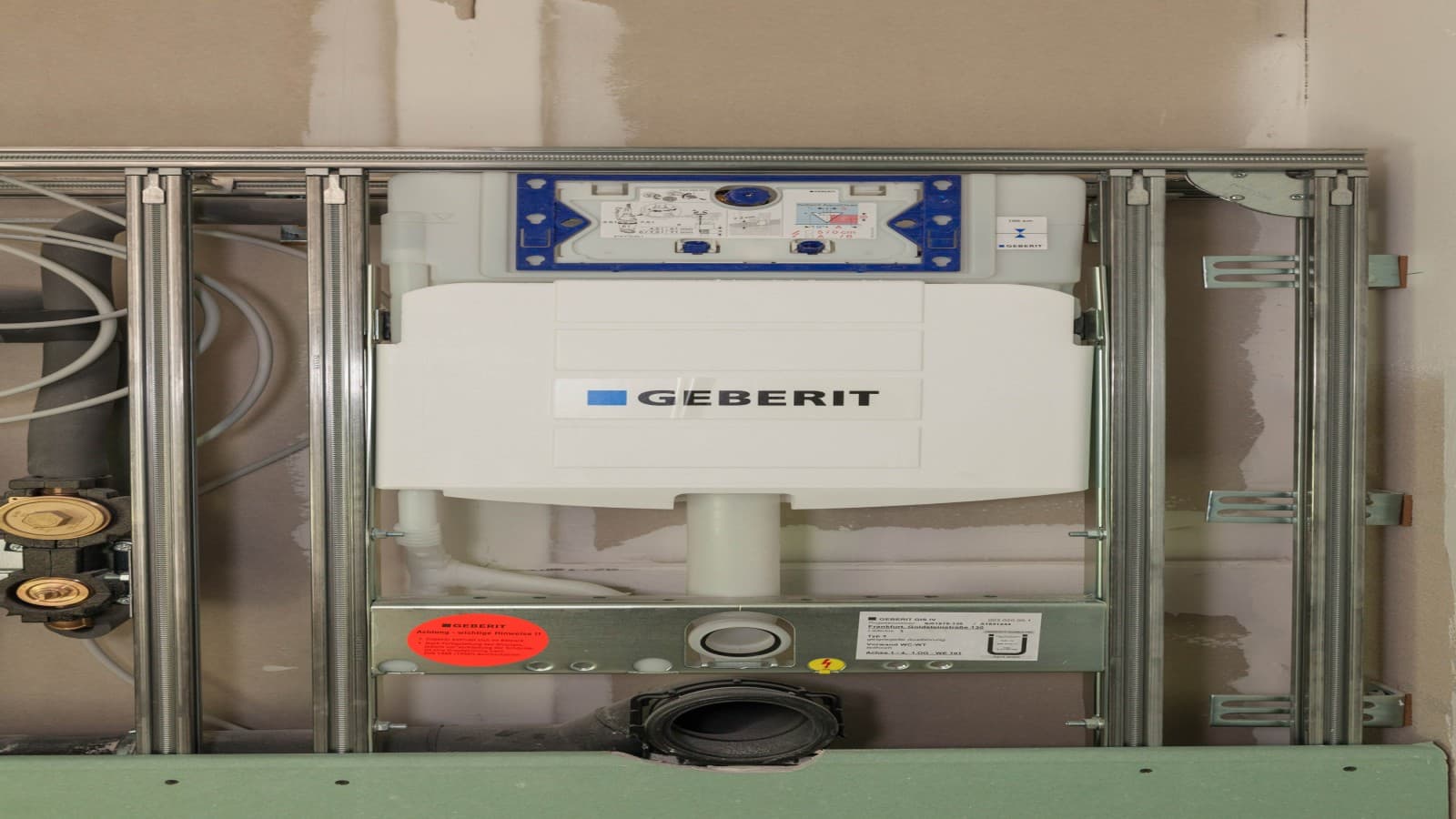 Das Installationselement für das WC ist bereits in das Geberit GIS IV Tragsystem integriert Das Installationselement für das WC ist bereits in das Geberit GIS IV Tragsystem integriert