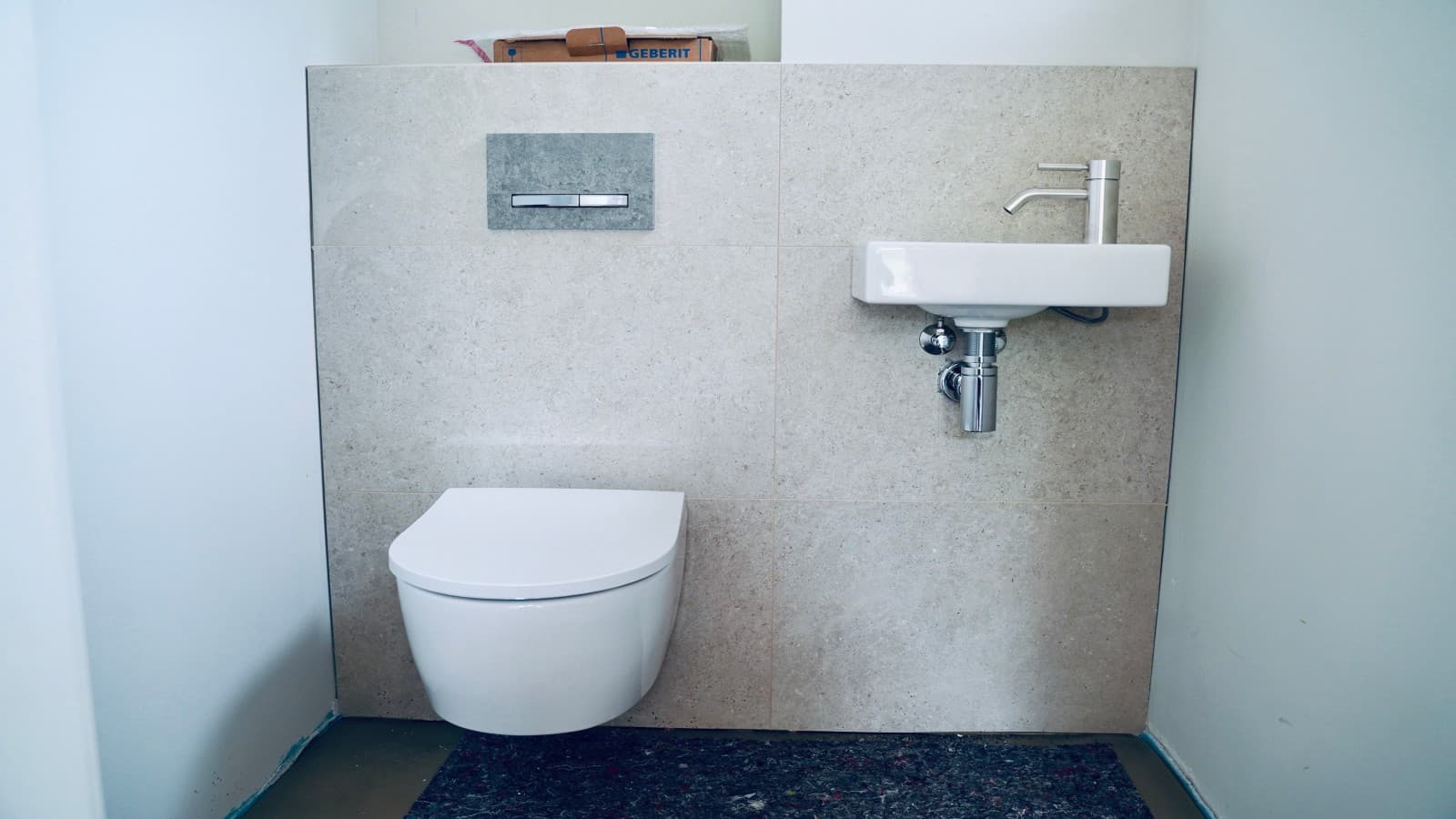 Gäste-WC mit Serie Geberit iCon und Sigma50 Betätigungsplatte Gäste-WC mit Serie Geberit iCon und Sigma50 Betätigungsplatte