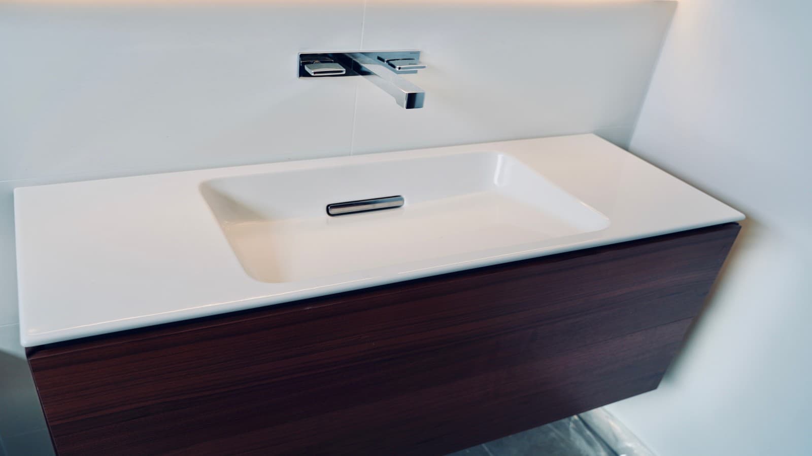 Geberit ONE Waschtisch und Wandarmatur Geberit ONE Waschtisch und Wandarmatur