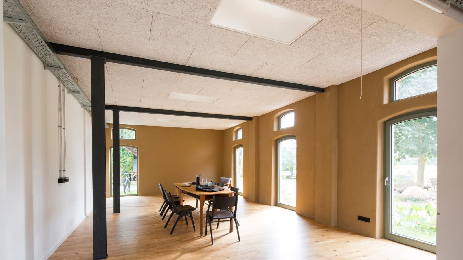 Seminarraum des umgebauten Gutshofes. Seminarraum des umgebauten Gutshofes.