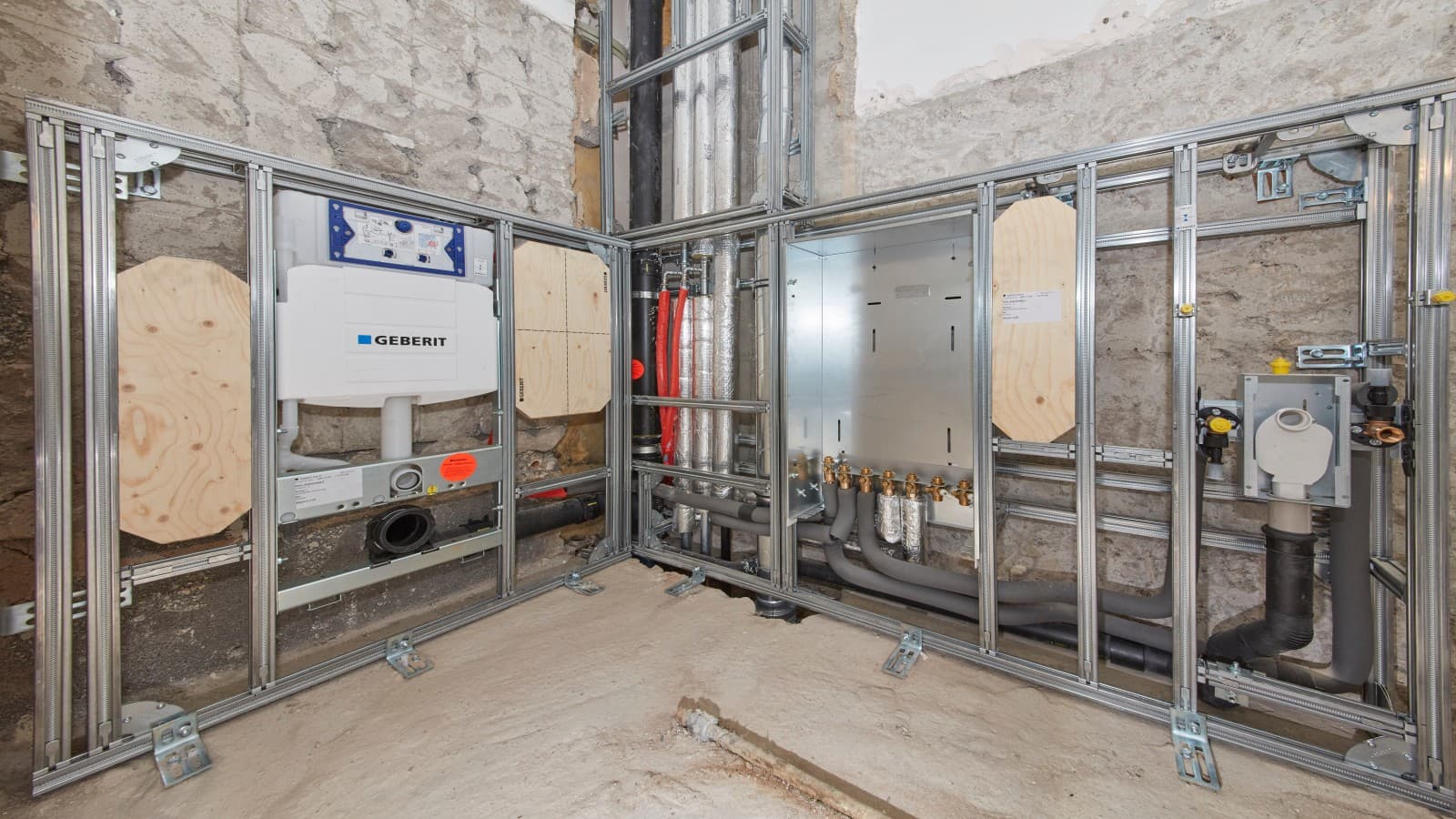 Teile der GIS IV-Wände werden L-förmig im Bad zusammengefügt, Foto: Bosch Teile der GIS IV-Wände werden L-förmig im Bad zusammengefügt, Foto: Bosch