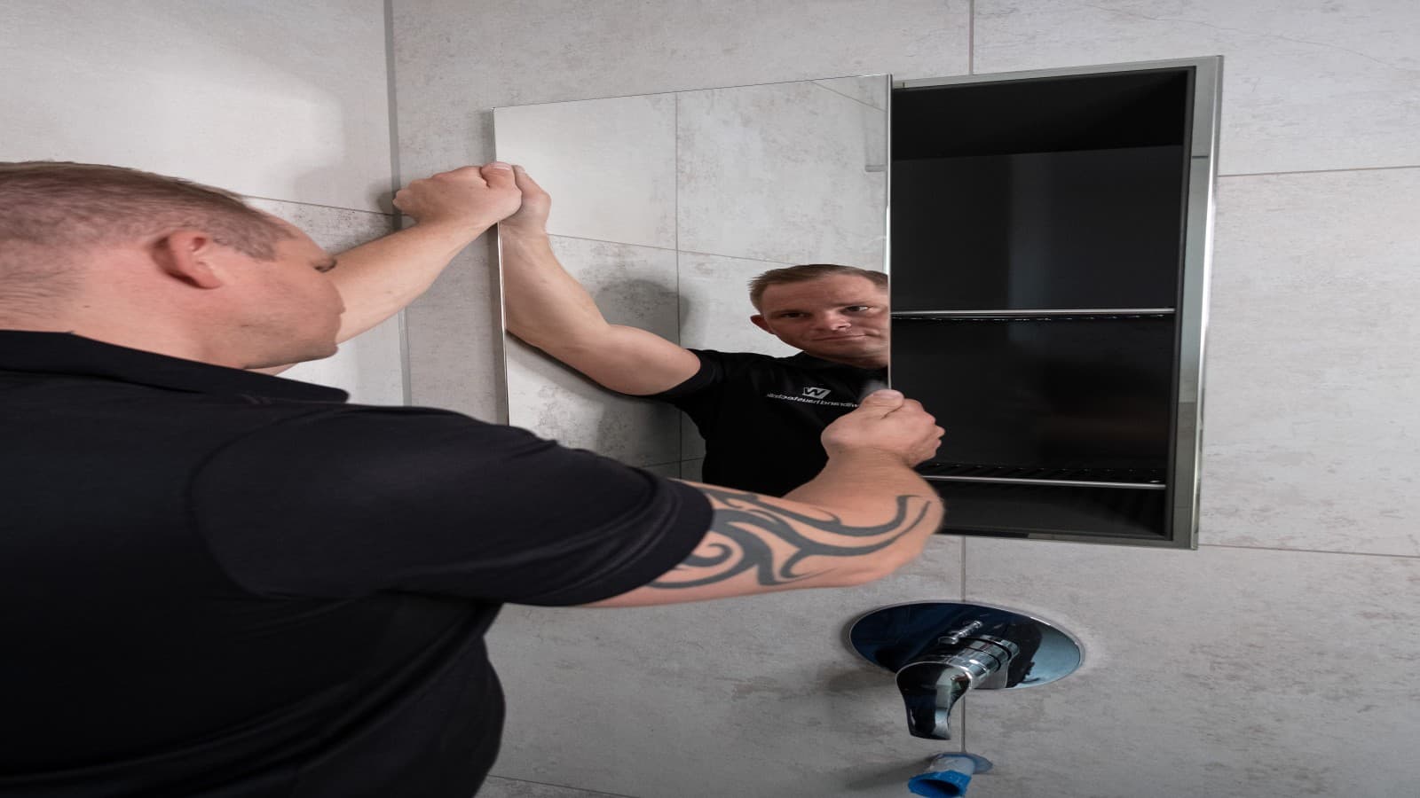 Geberit Nischenablagebox - Montage der Schiebetür Geberit Nischenablagebox - Montage der Schiebetür