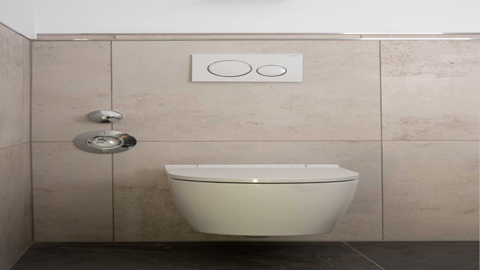 Geberit ONE WC mit Geberit Sigma Betätigungsplatte Geberit ONE WC mit Geberit Sigma Betätigungsplatte