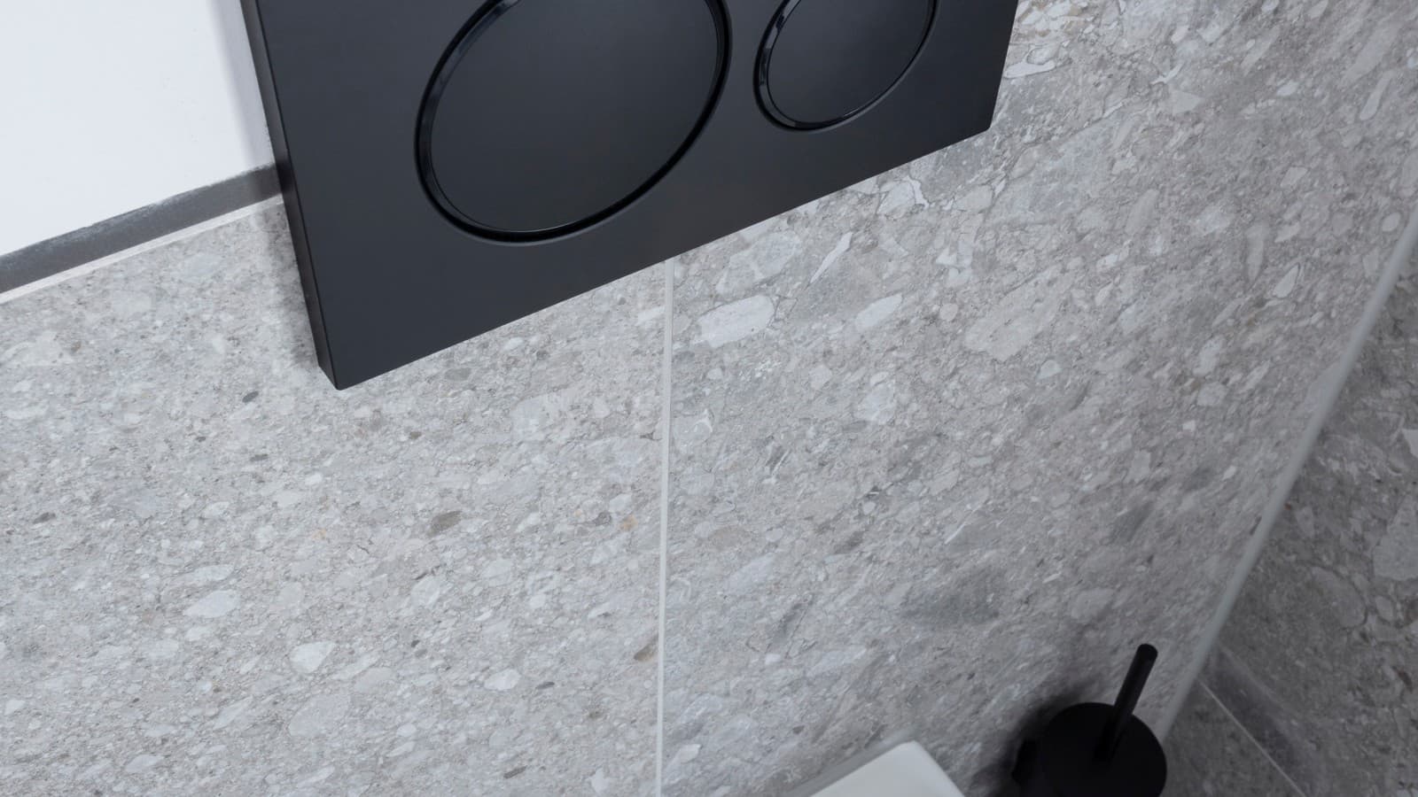 Die Betätigungsplatte Geberit Sigma20 in Schwarz matt setzt Akzente im Clipper Boardinghouse Hamburg. Die Betätigungsplatte Geberit Sigma20 in Schwarz matt setzt Akzente im Clipper Boardinghouse Hamburg.