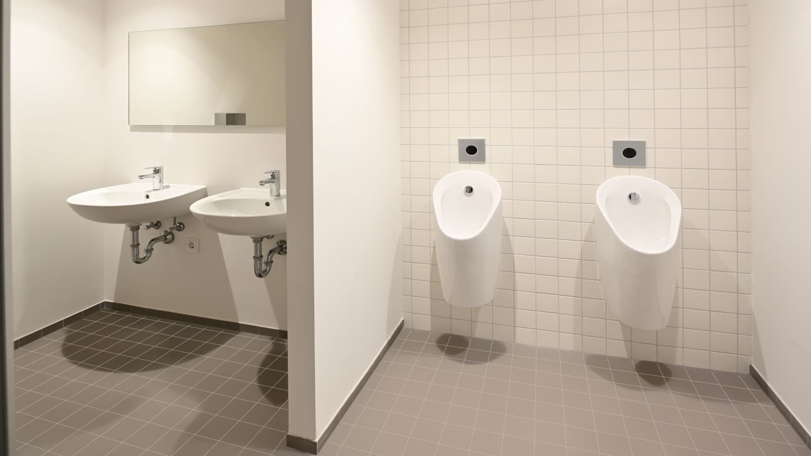 Urinal Geberit Preda und Waschtisch Geberit Renova Urinal Geberit Preda und Waschtisch Geberit Renova