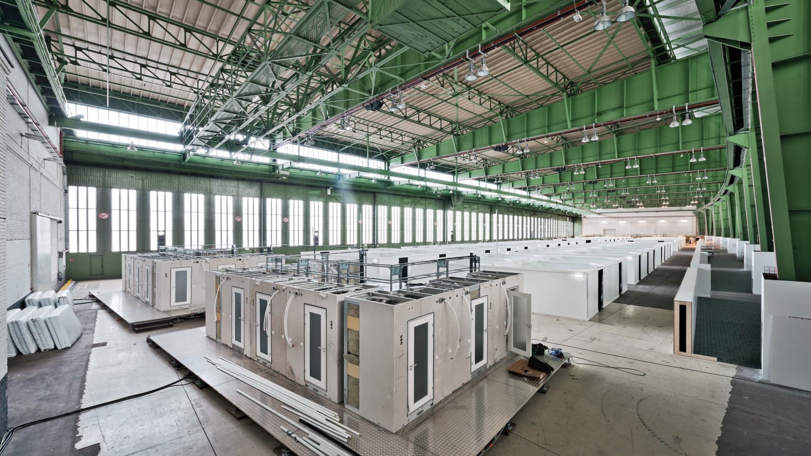 Notunterkunft für bis zu 7.000 Flüchtlinge, Flughafen Tempelhof in Berlin Notunterkunft für bis zu 7.000 Flüchtlinge, Flughafen Tempelhof in Berlin