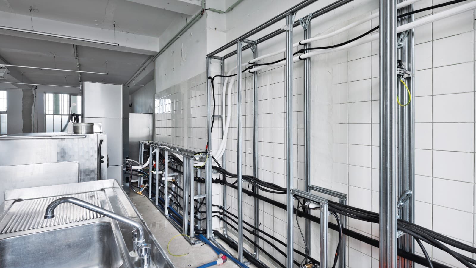 Geberit GIS Installationswände in den Küchenbereichen, Flughafen Tempelhof in Berlin Geberit GIS Installationswände in den Küchenbereichen, Flughafen Tempelhof in Berlin