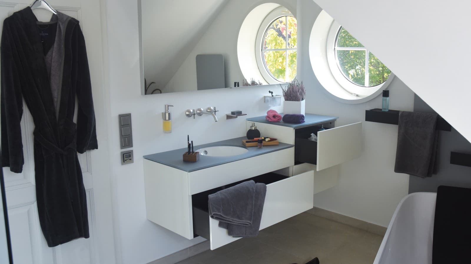 Klare Strukturen, pflegeleichte Oberflächen, familientauglich mit hohem Design-Anspruch Klare Strukturen, pflegeleichte Oberflächen, familientauglich mit hohem Design-Anspruch