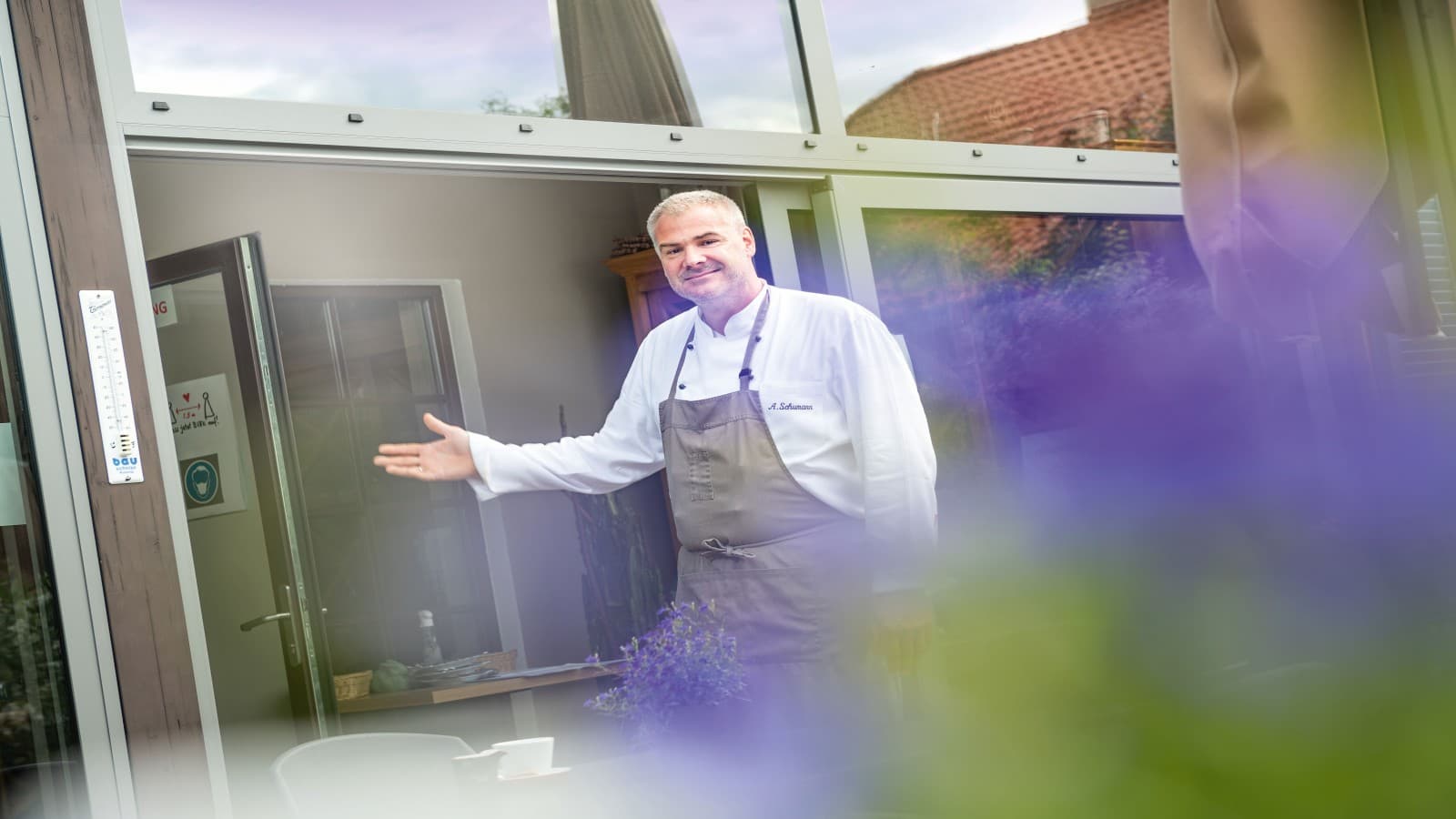 Gastronom Armin Schumann vor seiner Genusswerkstatt Gastronom Armin Schumann vor seiner Genusswerkstatt