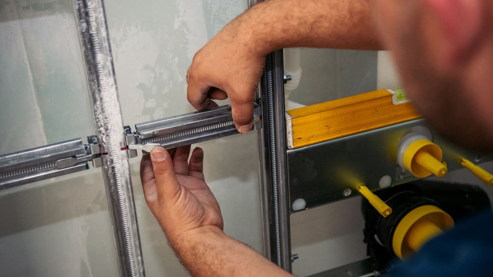 Geberit GIS: Aus Tragsystem, Montageelementen und Systembeplankung entstehen komplette Sanitärwände Geberit GIS: Aus Tragsystem, Montageelementen und Systembeplankung entstehen komplette Sanitärwände