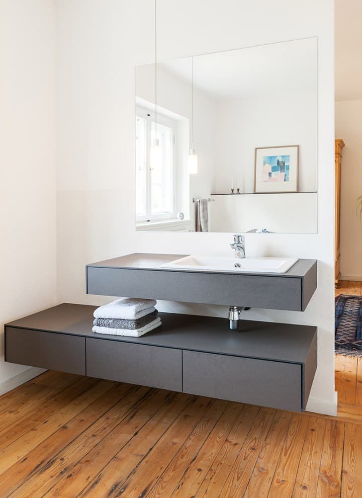 Robust und stilvoller Unterschrank aus Faserzement. Robust und stilvoller Unterschrank aus Faserzement.