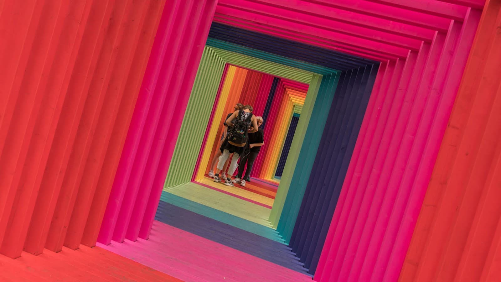 Darkos Werk „Abweg“ am Hauptbahnhof Hannover, 2018 Darkos Werk „Abweg“ am Hauptbahnhof Hannover, 2018