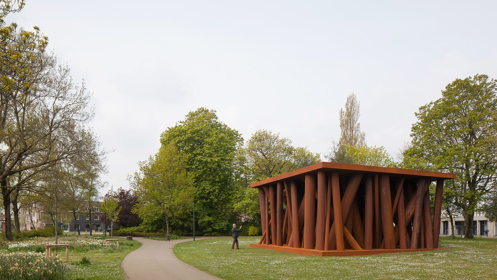 Das Werk »Colonnade« in der belgischen Stadt Brügge Das Werk »Colonnade« in der belgischen Stadt Brügge