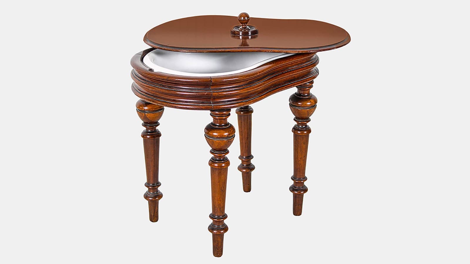 Das Bidet aus massivem Mahagoniholz datiert in die zweite Hälfte des 19. Jahrhunderts. Im Gestell mit vier gedrechselten Balusterbeinen und einer Abdeckung mit Rundknauf ist die herausnehmbare Waschschüssel aus Keramik eingelassen. (Stiftung Schloss Jegenstorf) Das Bidet aus massivem Mahagoniholz datiert in die zweite Hälfte des 19. Jahrhunderts. Im Gestell mit vier gedrechselten Balusterbeinen und einer Abdeckung mit Rundknauf ist die herausnehmbare Waschschüssel aus Keramik eingelassen. (Stiftung Schloss Jegenstorf)