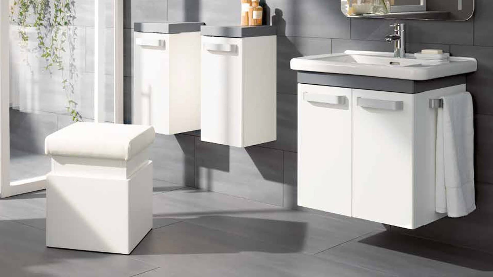 Barrierefreies Badezimmer mit Möbel der Serie Geberit Renova Comfort Barrierefreies Badezimmer mit Möbel der Serie Geberit Renova Comfort