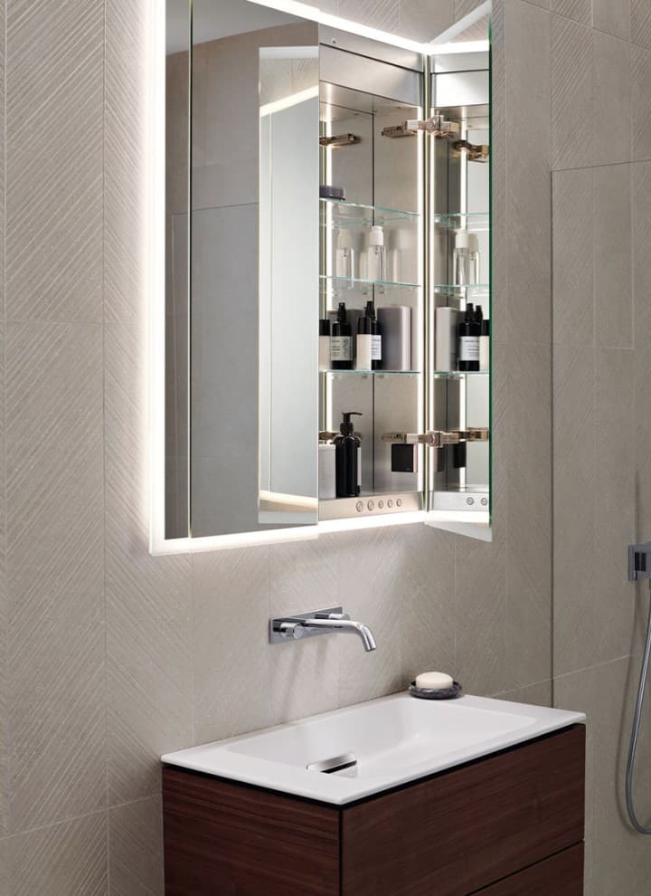 Geberit ONE Spiegelschrank mit verspiegelten Innentüren Geberit ONE Spiegelschrank mit verspiegelten Innentüren