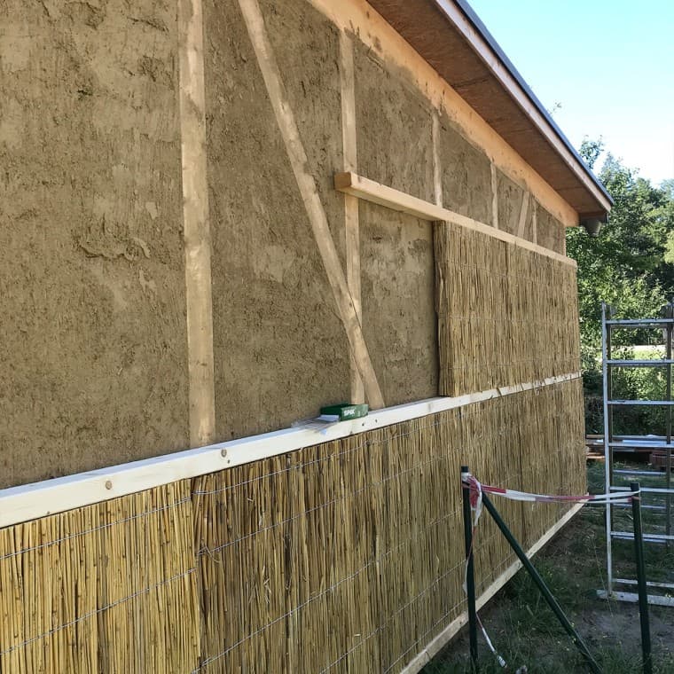 Hausfassade aus Reet Hausfassade aus Reet