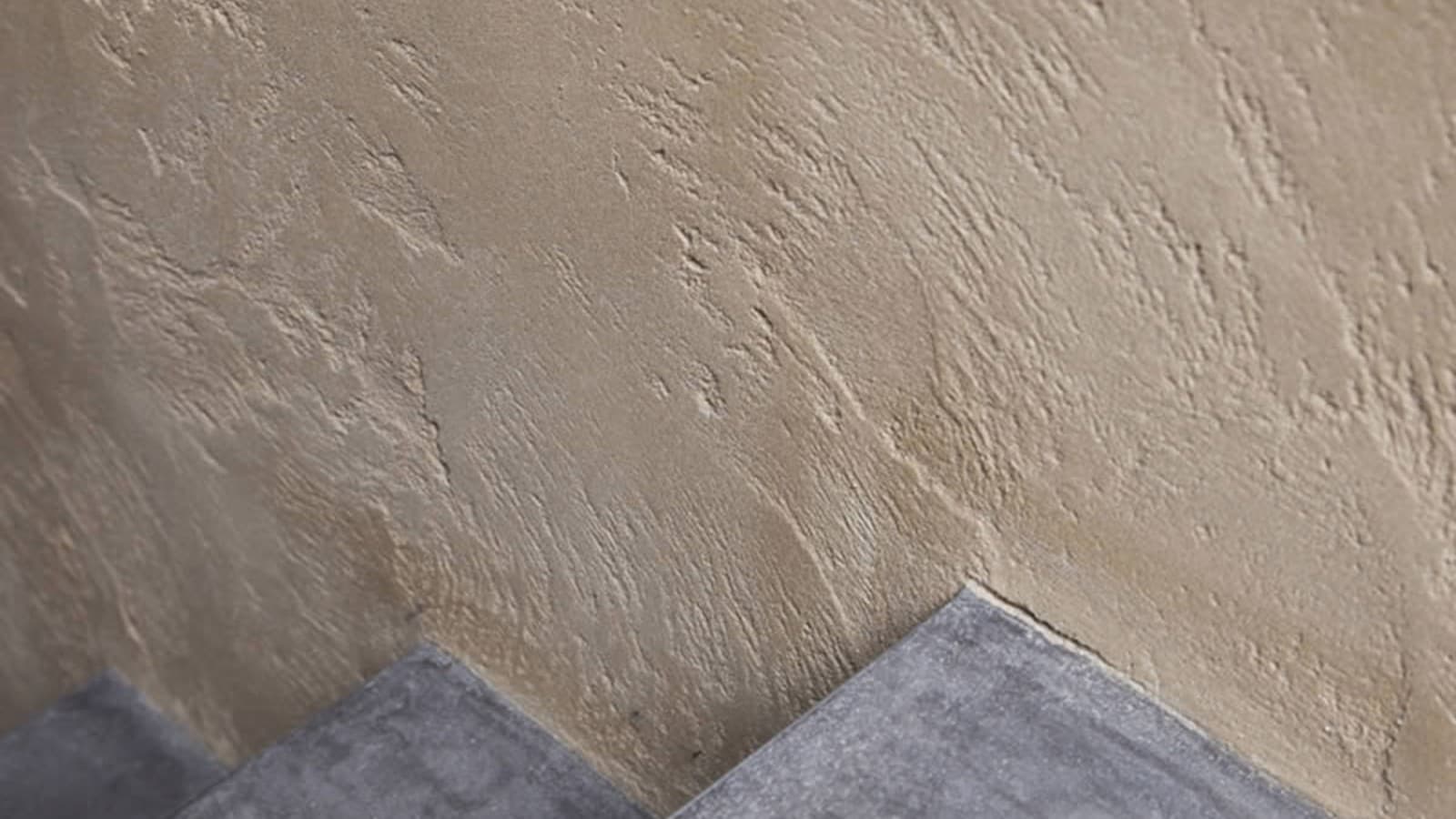 Mineralischer Wandputz an Treppe Mineralischer Wandputz an Treppe