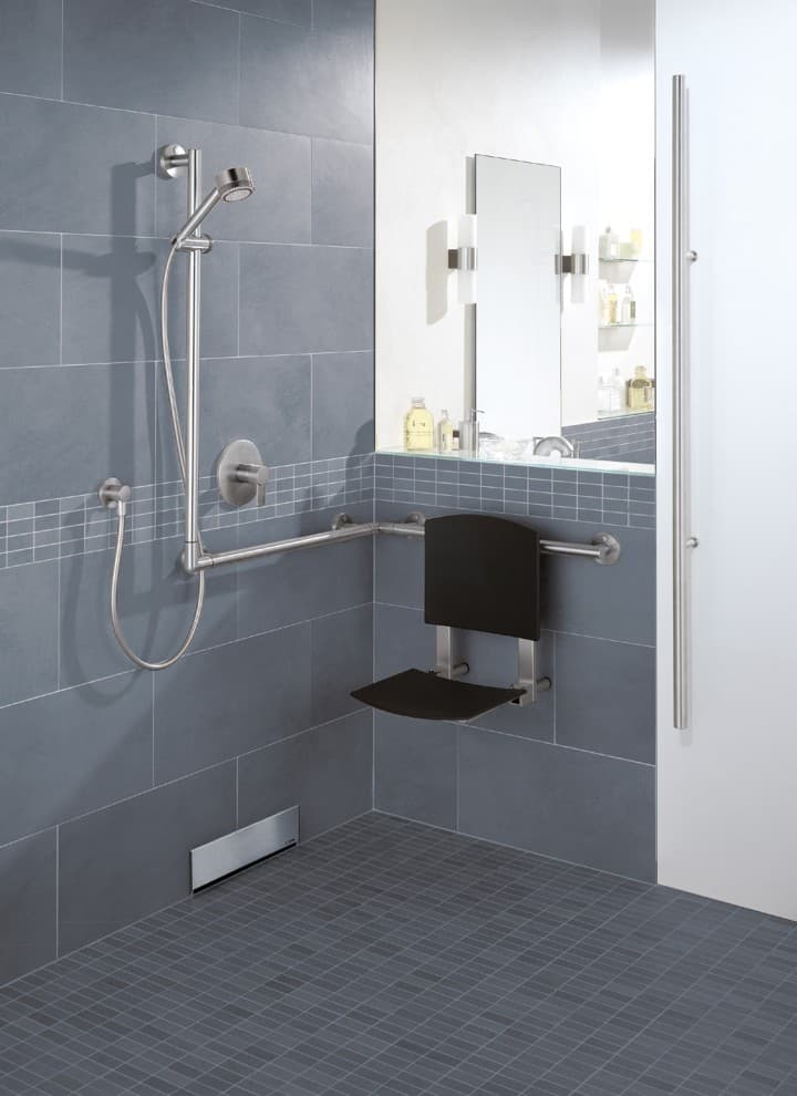 Mit der richtigen Vorbereitung hinter der Wand lassen sich Haltesysteme und Duschklappsitze sehr einfach nachinstallieren. Mit der richtigen Vorbereitung hinter der Wand lassen sich Haltesysteme und Duschklappsitze sehr einfach nachinstallieren.