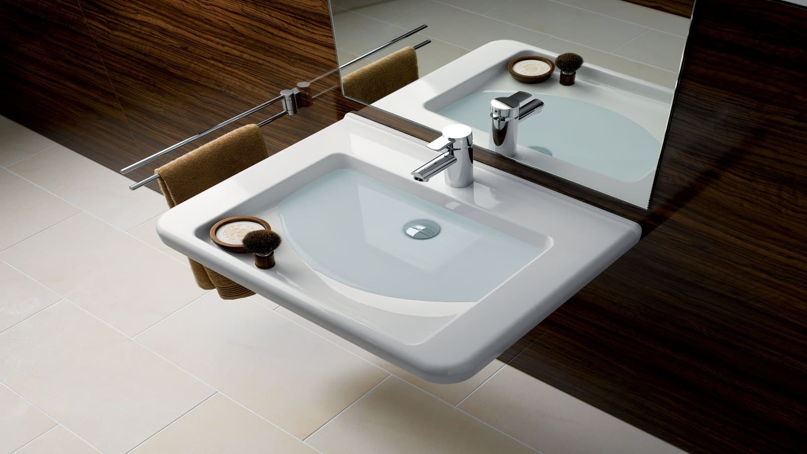 Waschtisch mit Wasserstufe zur halben Befüllung für halbtrockenen Ablagebereich in Nutzernähe. Waschtisch mit Wasserstufe zur halben Befüllung für halbtrockenen Ablagebereich in Nutzernähe.