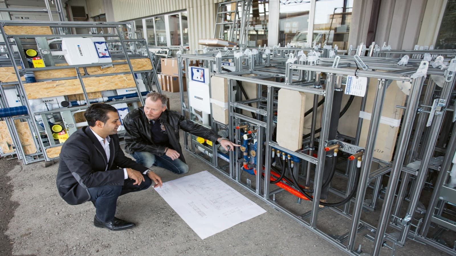 In Gebäuden mit mehreren baugleichen Badezimmern bietet der Einbau von vorgefertigten Sanitärwänden sowohl Kosten- als auch Planungssicherheit. In Gebäuden mit mehreren baugleichen Badezimmern bietet der Einbau von vorgefertigten Sanitärwänden sowohl Kosten- als auch Planungssicherheit.