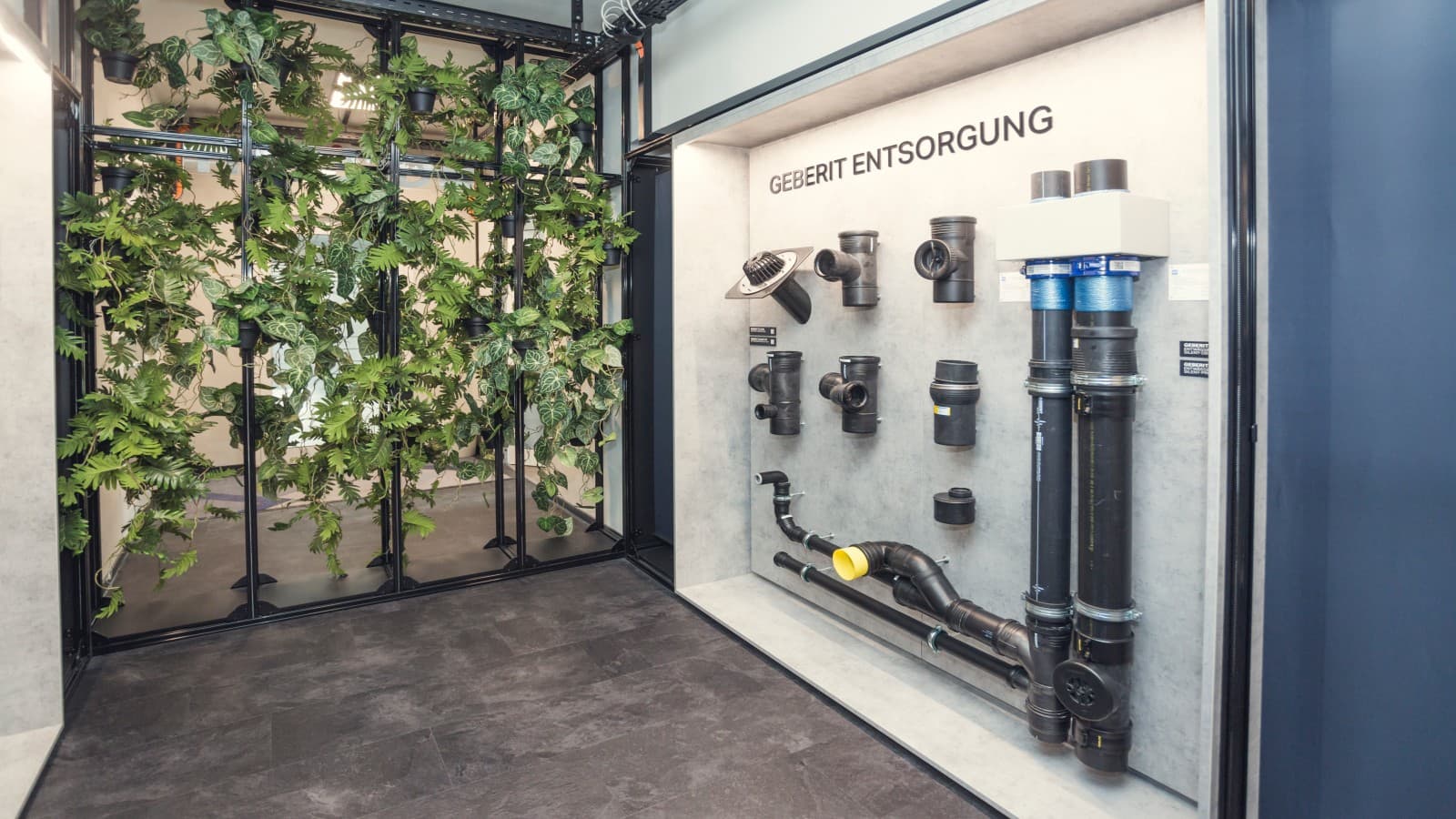 Geberit Rohrleitungssysteme Entwässerung in der Ausstellung des Keramikwerks in Haldensleben. Geberit Rohrleitungssysteme Entwässerung in der Ausstellung des Keramikwerks in Haldensleben.