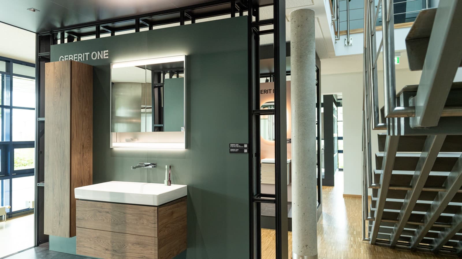 Badserie Geberit ONE in der Ausstellung im BäderForum und GIZ Langenfeld. Badserie Geberit ONE in der Ausstellung im BäderForum und GIZ Langenfeld.