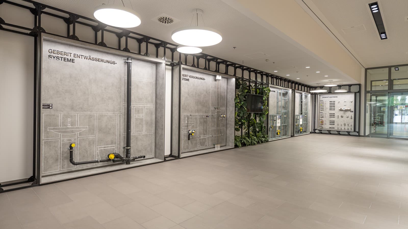 Geberit Entwässerungs- und Versorgungssysteme in der Ausstellung im BäderForum und GIZ Langenfeld. Geberit Entwässerungs- und Versorgungssysteme in der Ausstellung im BäderForum und GIZ Langenfeld.