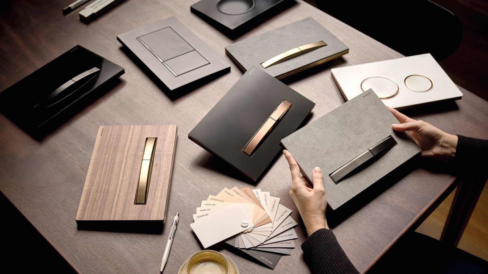 Auswahl an verschiedenen Betätigungsplatten von Geberit Auswahl an verschiedenen Betätigungsplatten von Geberit