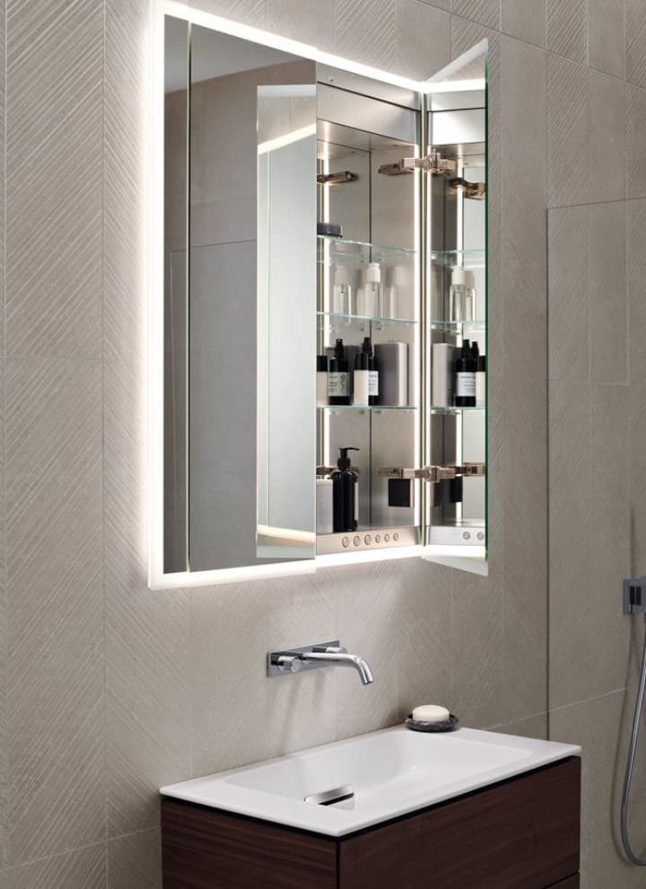 Geberit ONE Spiegelschrank, geöffnet Geberit ONE Spiegelschrank, geöffnet