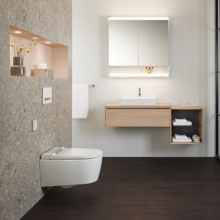 Hotels und Gastronomie, Badezimmer, Badmöbel, Lichtspiegel Hotels und Gastronomie, Badezimmer, Badmöbel, Lichtspiegel