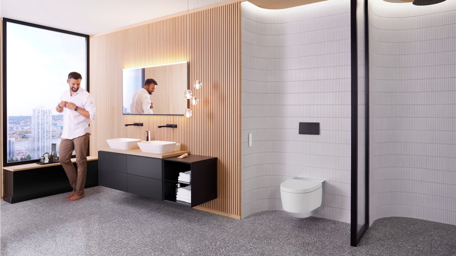 Mann in einem Bad mit Geberit AquaClean Mera Comfort Dusch-WC Mann in einem Bad mit Geberit AquaClean Mera Comfort Dusch-WC